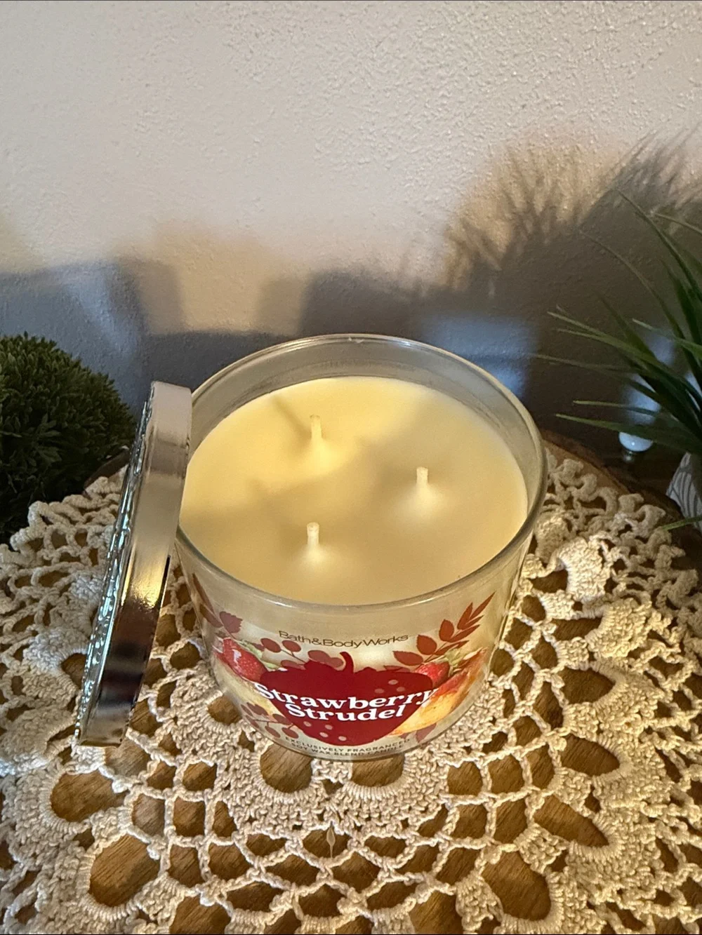 Bath & Body Works Strawberry Strudel Candle - Cream & Red - Picture 3 of 4